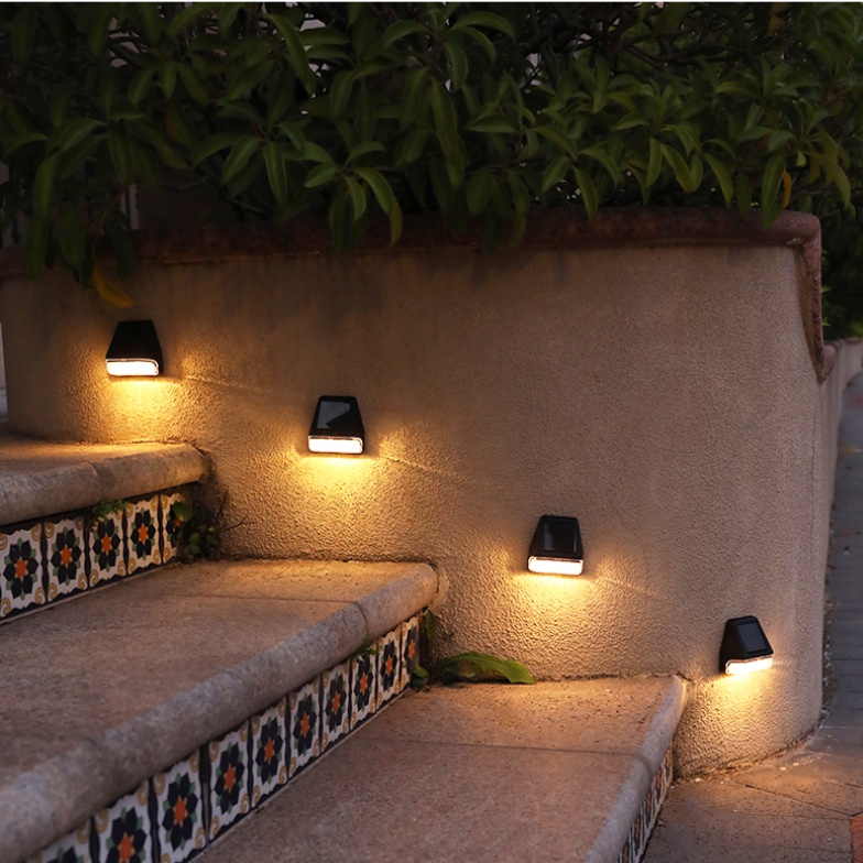 Lampu Dinding LED Tenaga Surya Anti Air Warna Warm White Untuk Dekorasi Taman