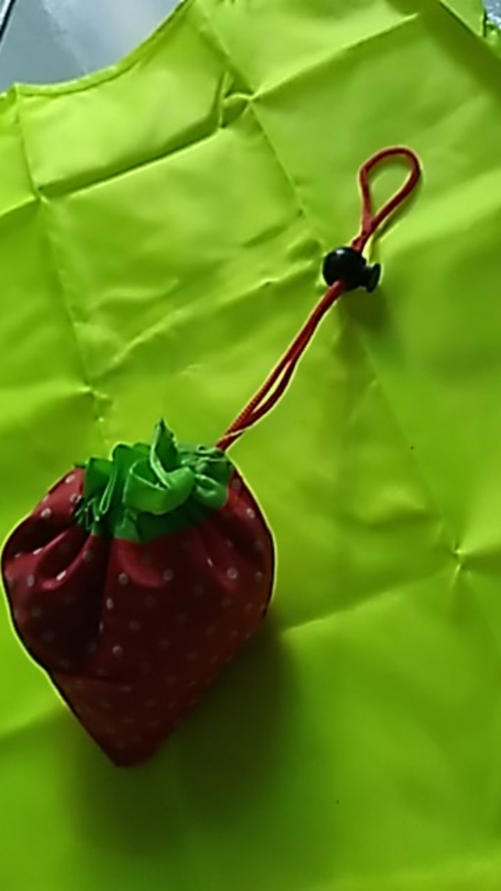 Travelmate Tas Belanja Serbaguna Lipat Strawberry Baggu Bag Bisa Jadi Besar