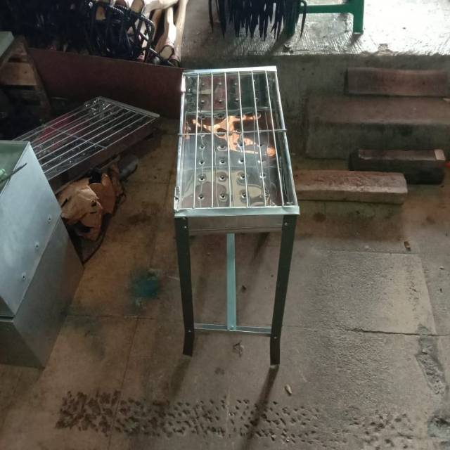 Bakaran sate berkaki TANGGUNG