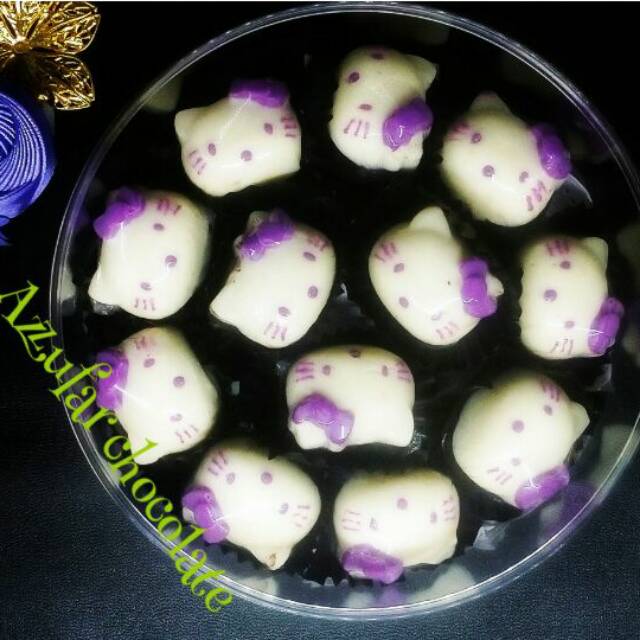 

Cokelat karakter bentuk hello kitty