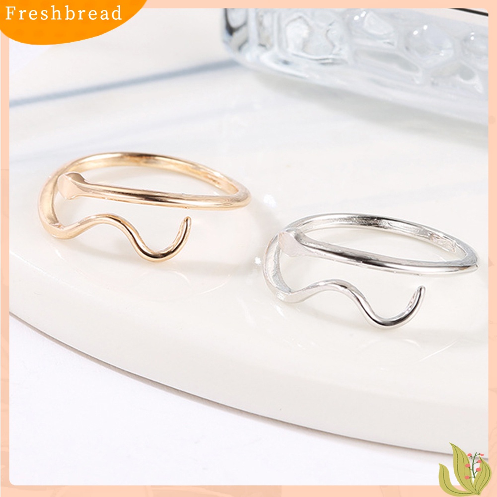 [TERLARIS]Fashion Adjustable Water Wave Ripple Women Finger Ring Party Jewewlry Decor Gift