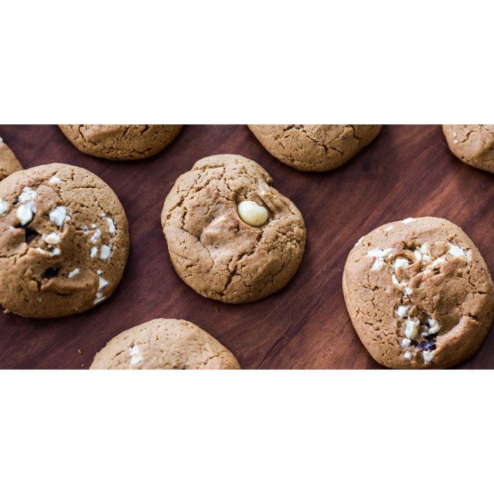 

Coklat Lebaran - Softbaked Cookies (12 Pcs) / Kue Kering Lembut Cokelat/ Kue Lebaran
