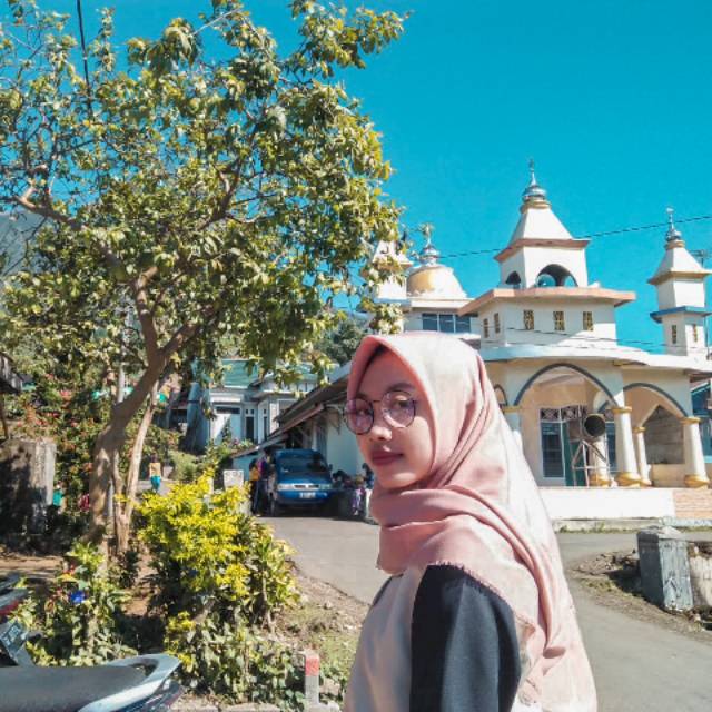 dewi_emi