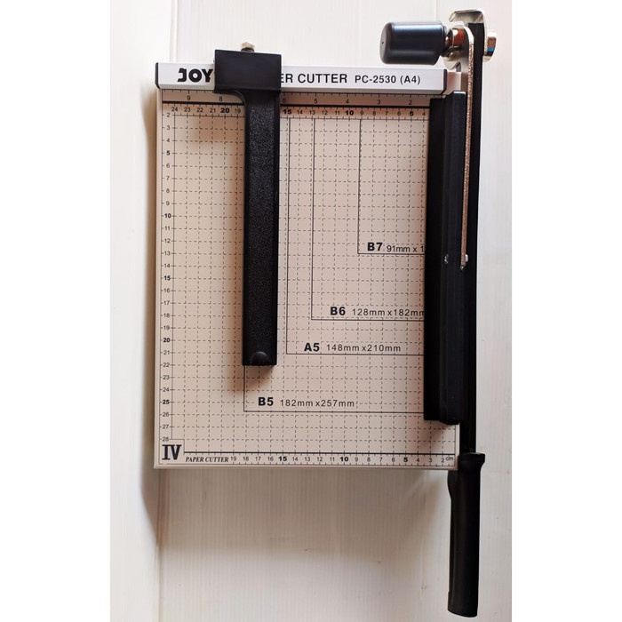 

Hemat Joyko Paper Cutter A4 Pc- 2530 - Alat Potong Kertas Ukuran A4 Terlaris