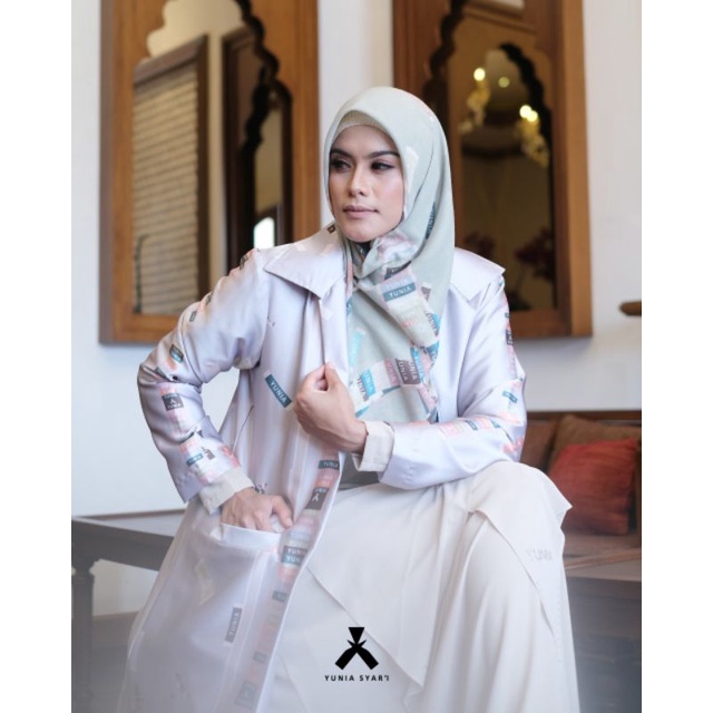 OUTER ONLY BY YUNIA SYAR'I Logo SWARO Yunia