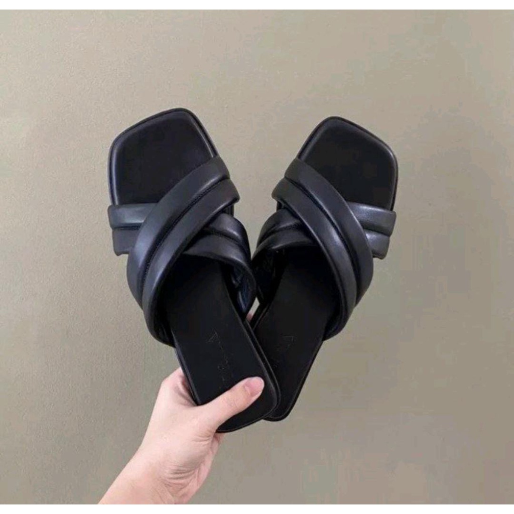 Sandals Wanita Full Busah Flat Silang Sandal Empuk Kekinia Sendal Wanita Flatpom Lussy Sandal Bantal Trendy Sandal Teplek wanita