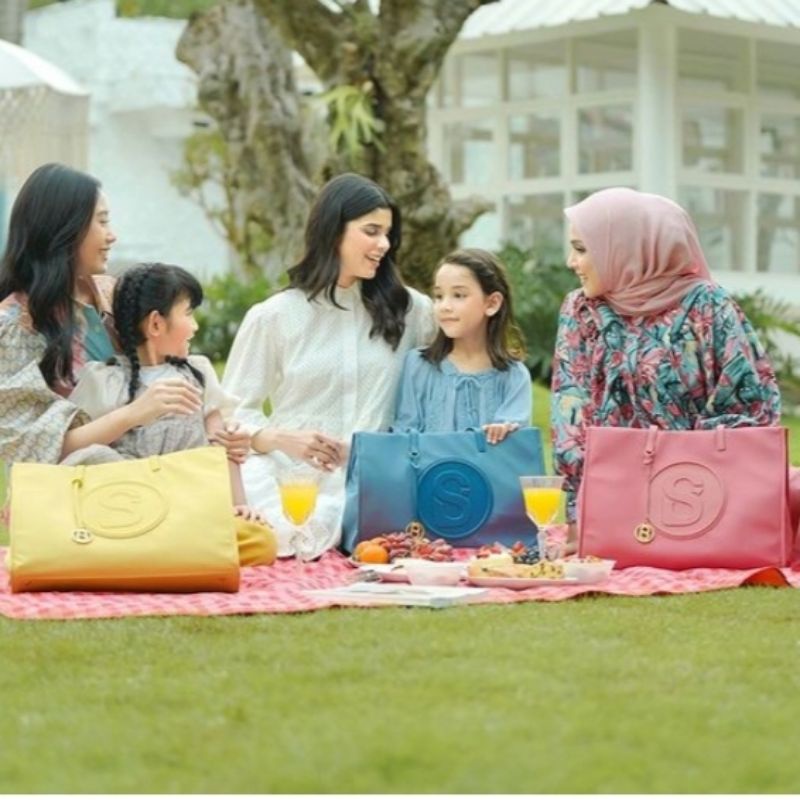 Buttonscarves Aaliya Nylon Tote Bag