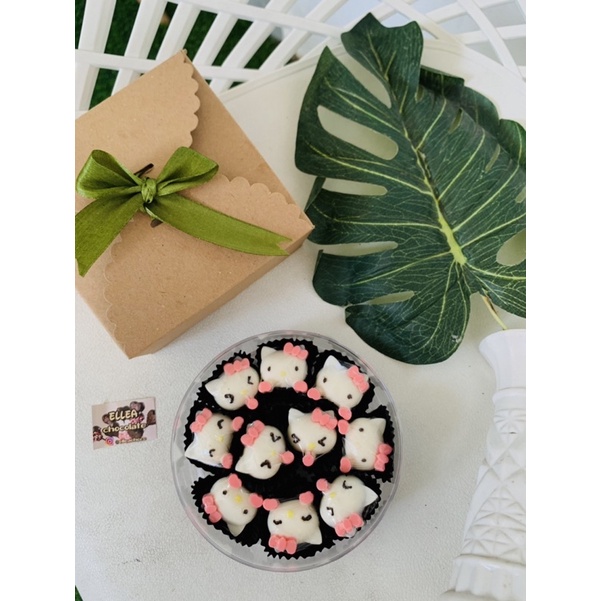 

COKLAT KARAKTER LEBARAN HELLOKITTY