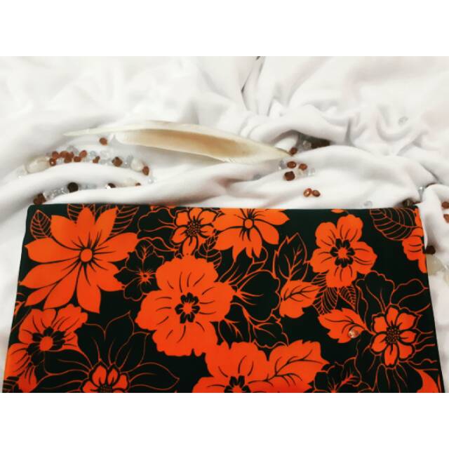 Hijab segi 4 motif bunga orange