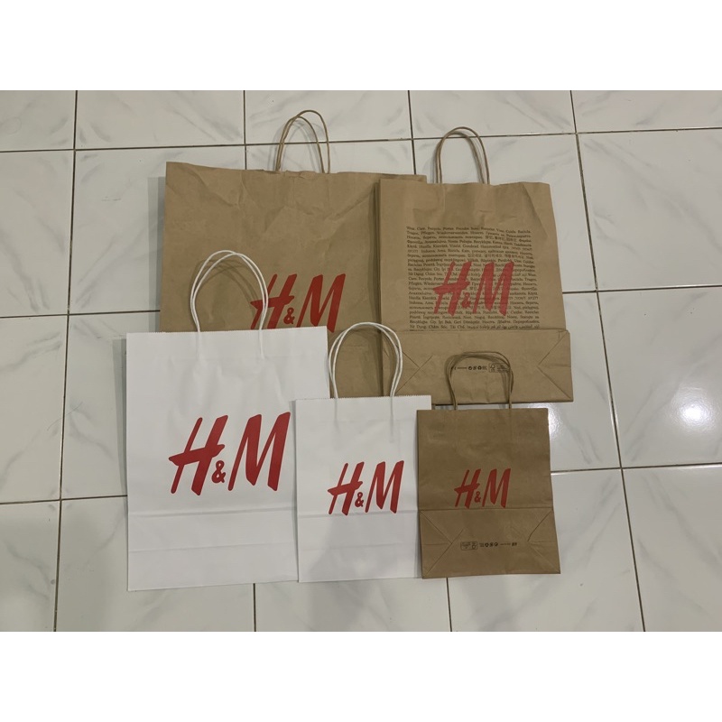 

Paperbag ORIGINAL STORE H&M, Zara, Stradivarius, P&B, Bershka / Kantong Kertas H&M , Zara, Stradivarius, P&B, Bershka