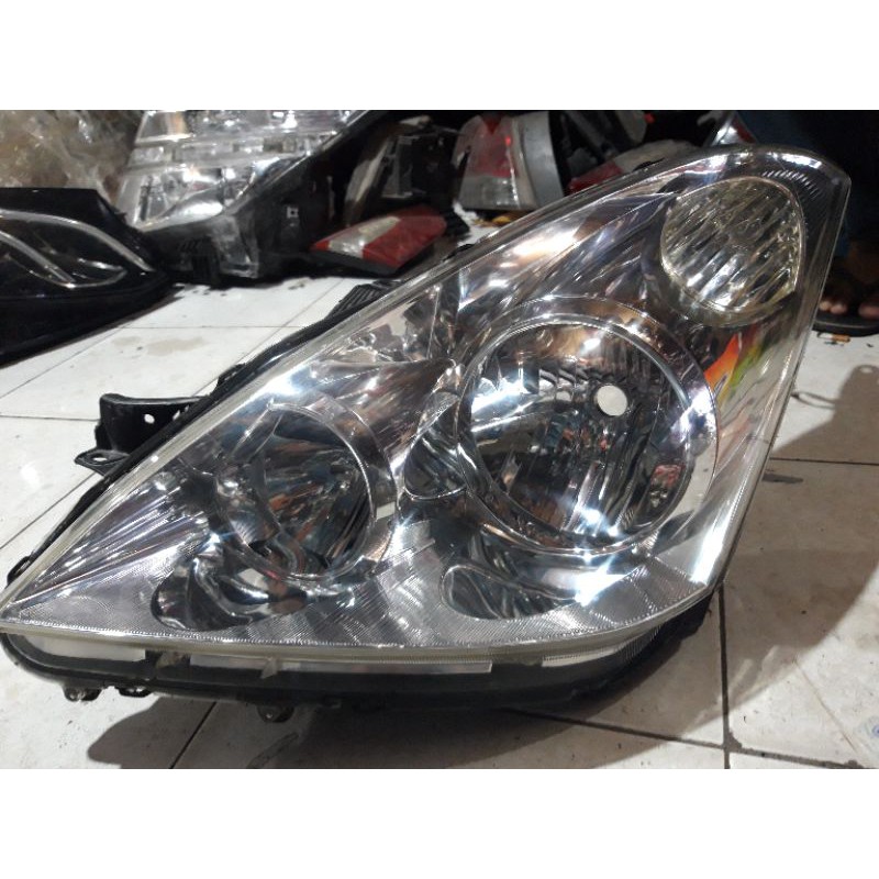 Headlamp Toyota Wish kiri