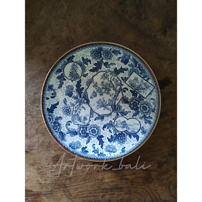 Piring keramik antik