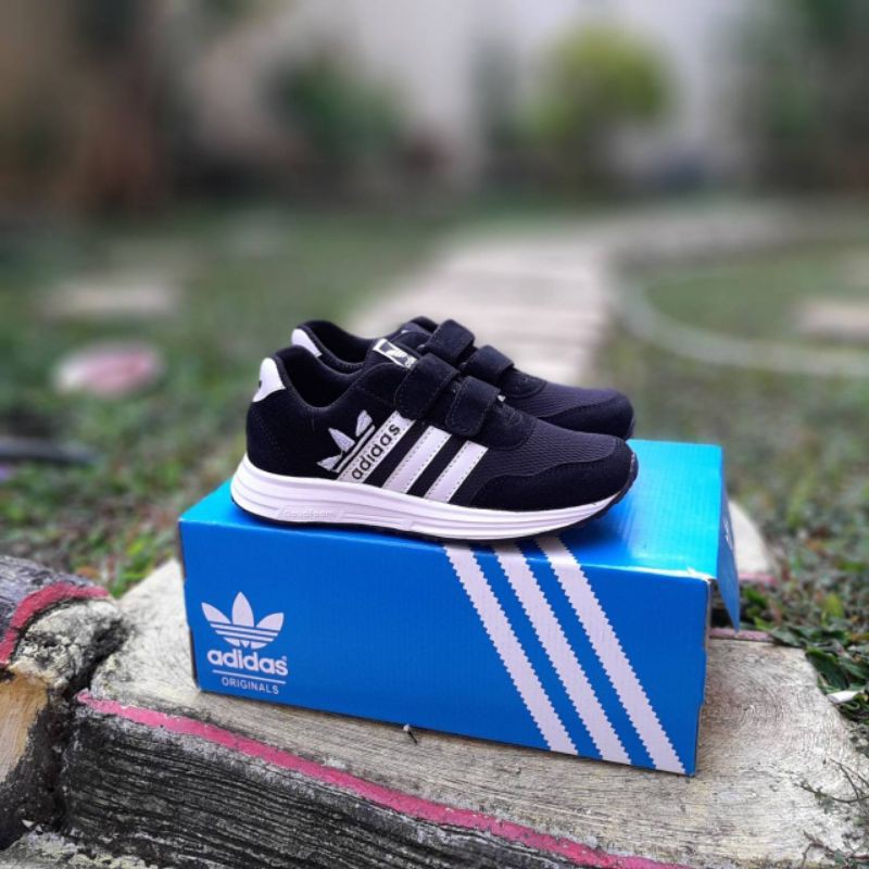 SEPATU ADIDAS HITAM ANAK SEKOLAH PREMIUM QUALITY SEPATU ANAK SEKOLAH HITAM ADIDAS