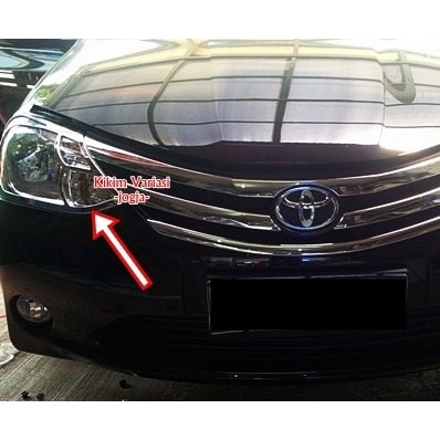 Garnish depan Etios chrome