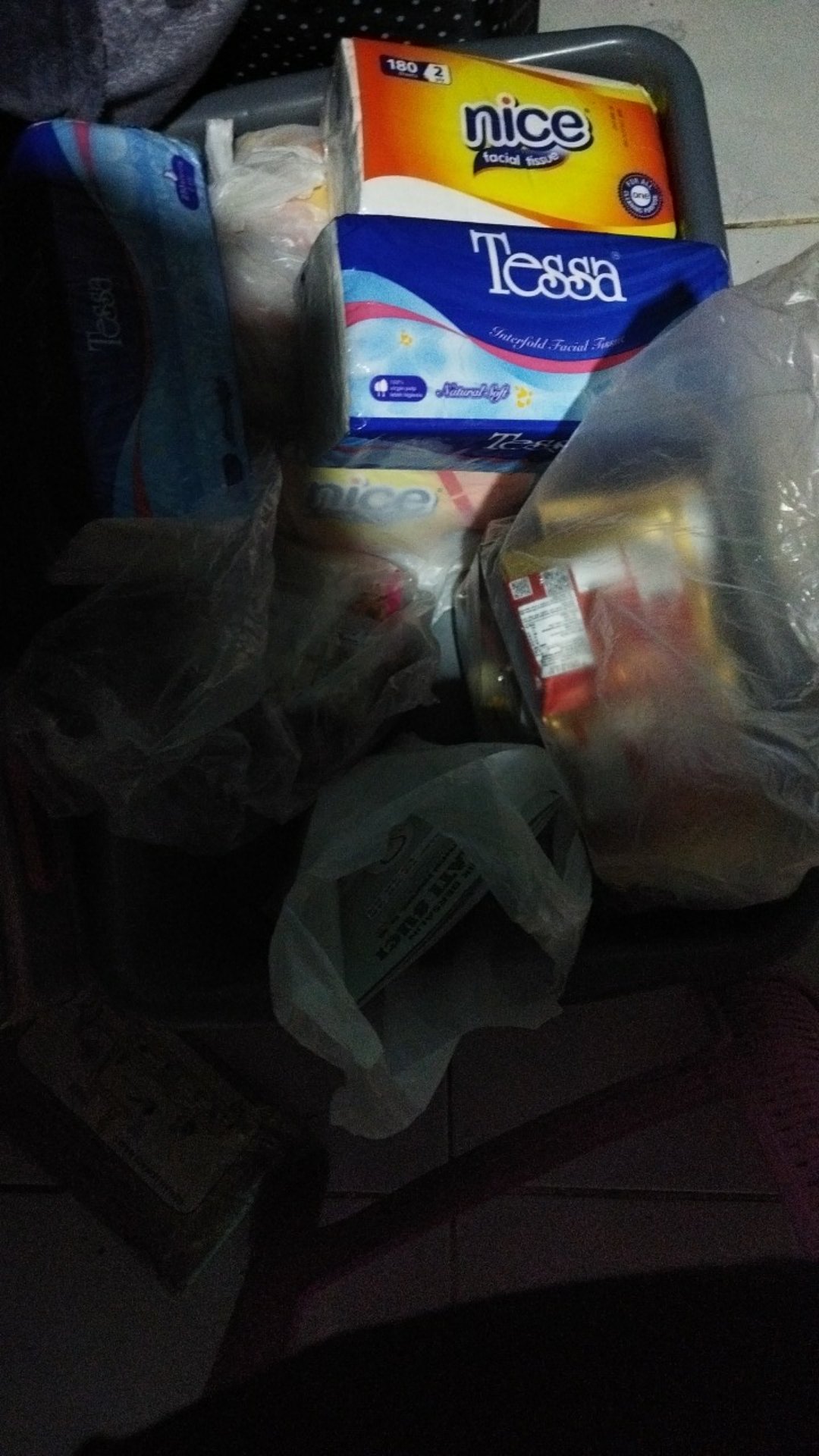 Soklin All In 1 Deterjen Bubuk 900 Gram Merah Biru Wangi Harum Parfum Buah (no.206)