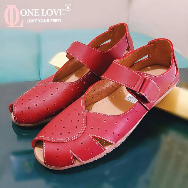 Sepatu sandal One Love