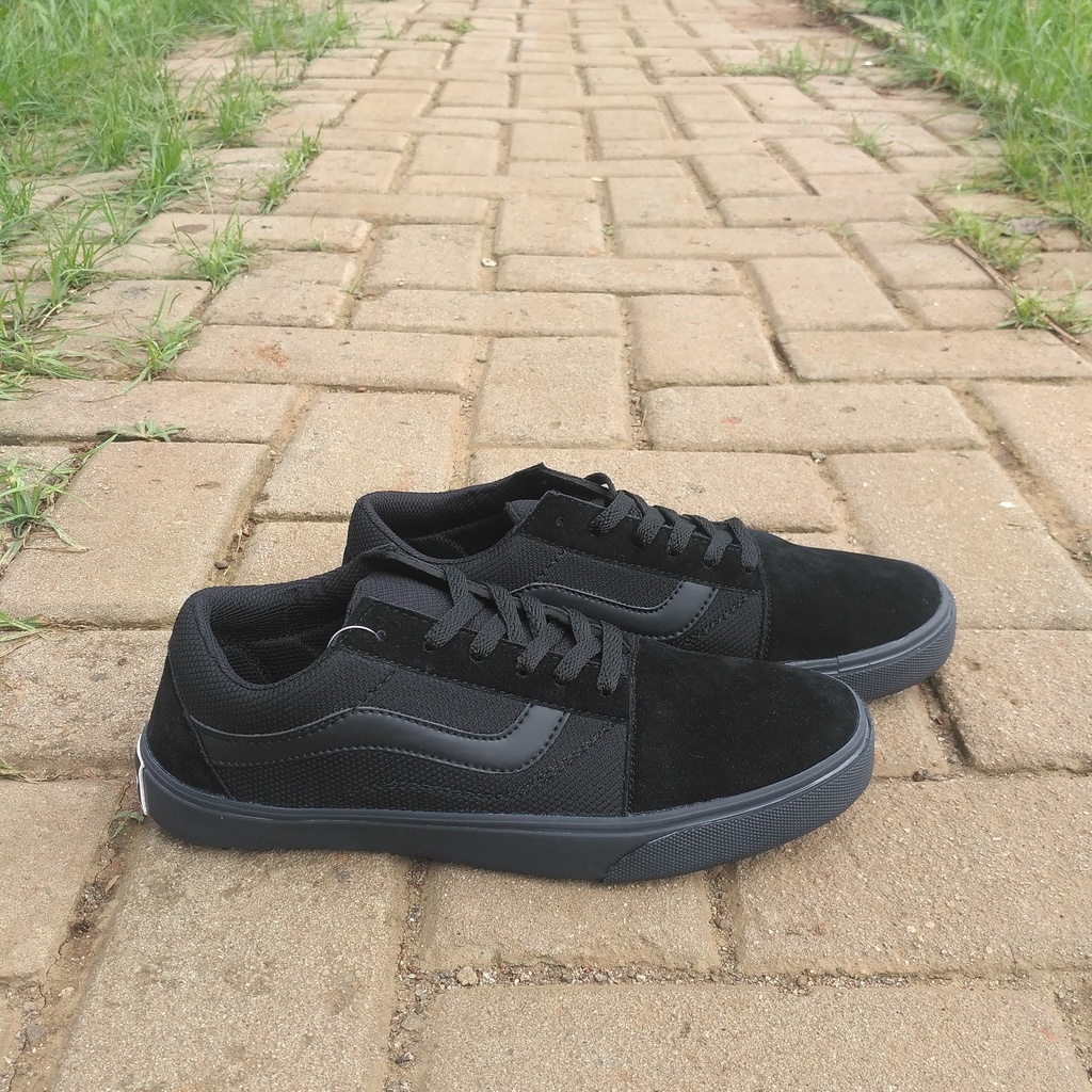 Sepatu Sekolah Old School Full Black Sneakers Hitam Polos