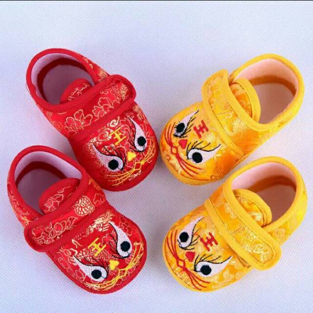 Sepatu baby imlek