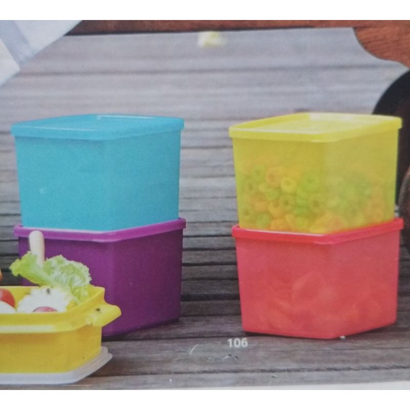 tupperware medium square round / tempat kue