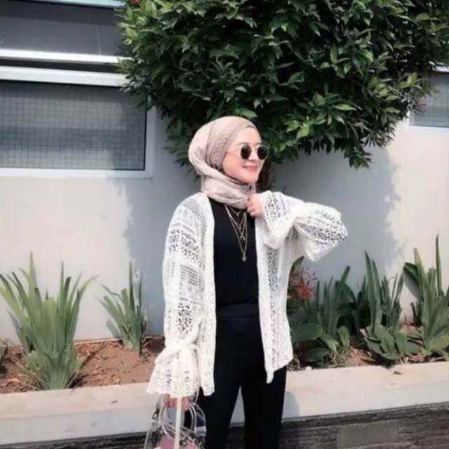 Aghnia Lace Outer