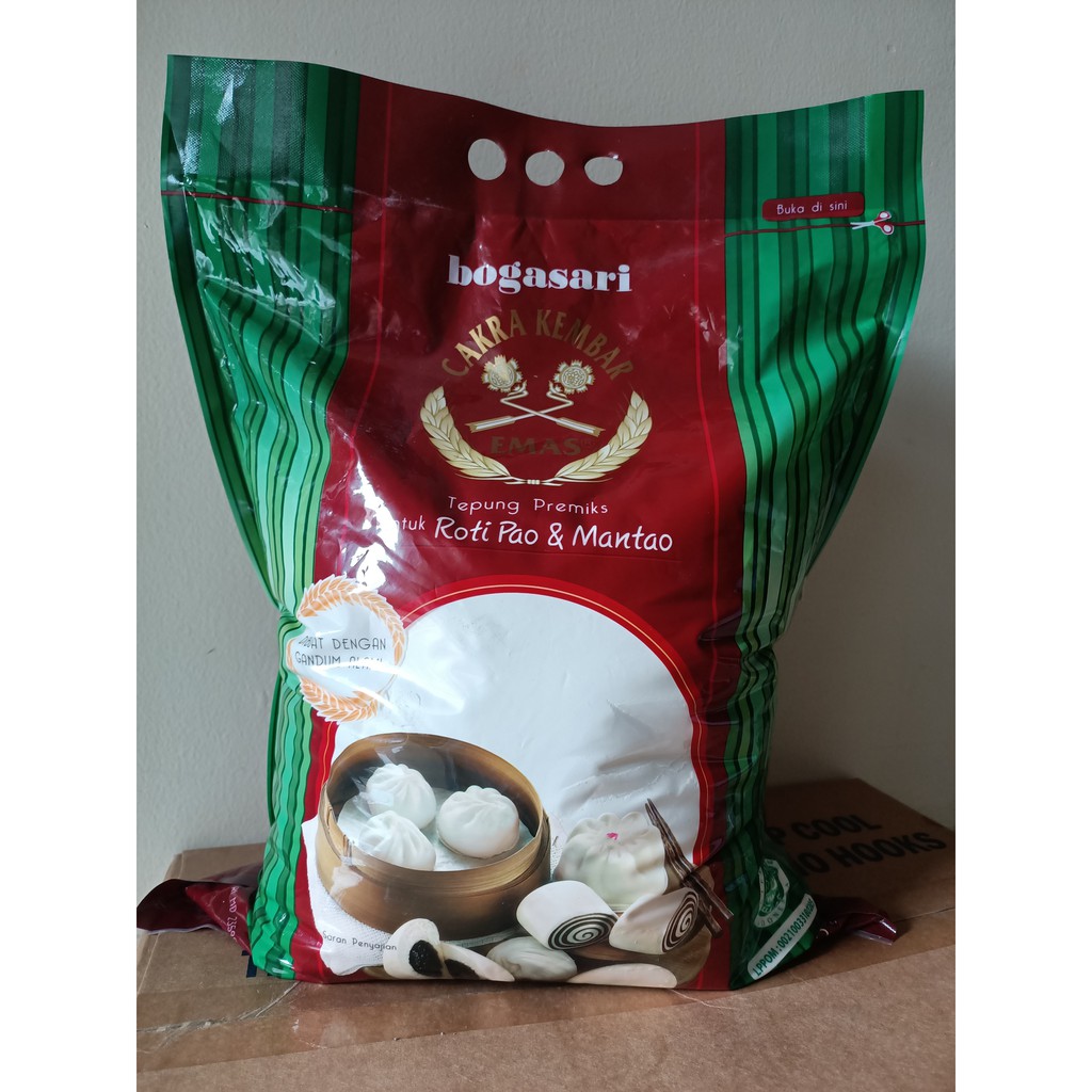 

Bogasari Cakra Kembar Emas Pao & Mantao Terigu ( Protel Tinggi ) 1 Kg