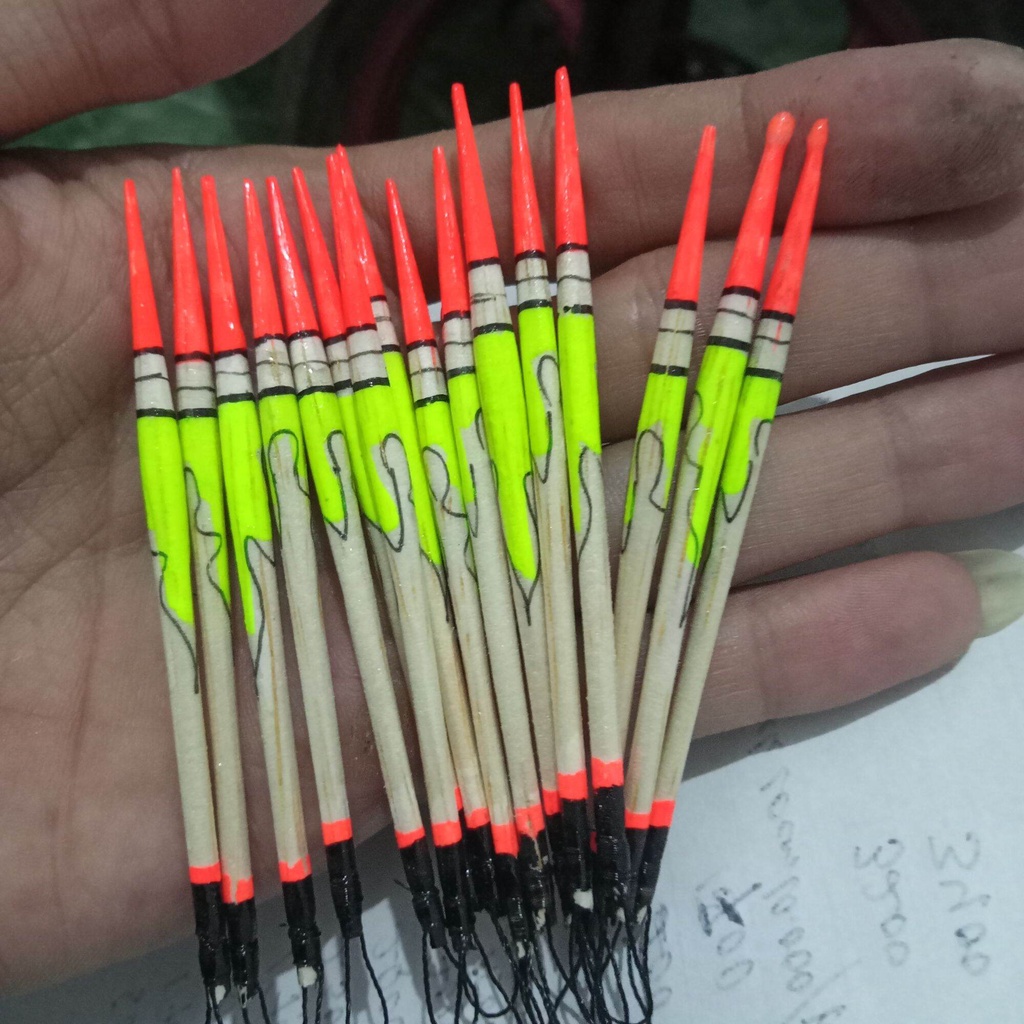 Pelampung Pancing Ikan Mas Model Jarum 8CM Bermotif