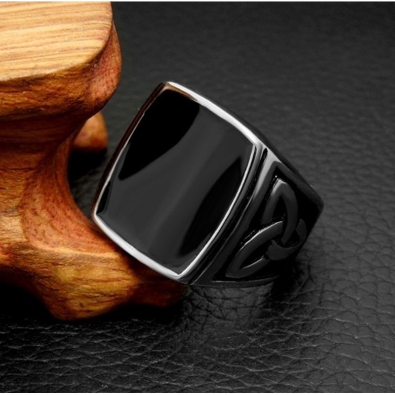 Cincin Batu Persegi Bahan Stainless Steel Warna Hitam Gaya Retro Untuk Pria