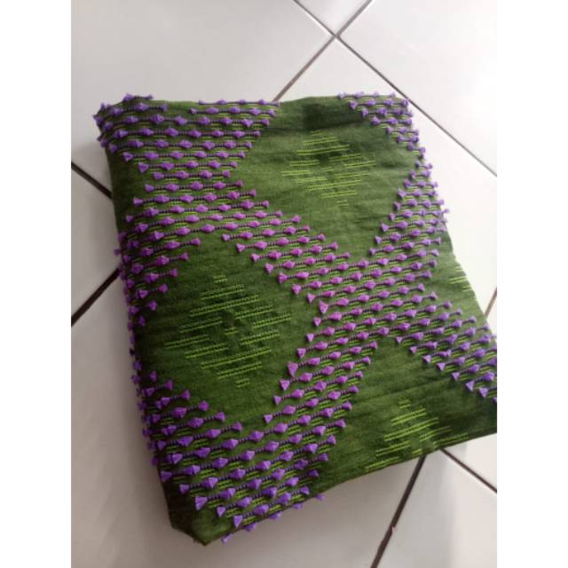 Kain tenun sutra bulu