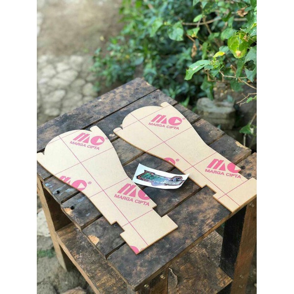 mika kolong tiger akrilik