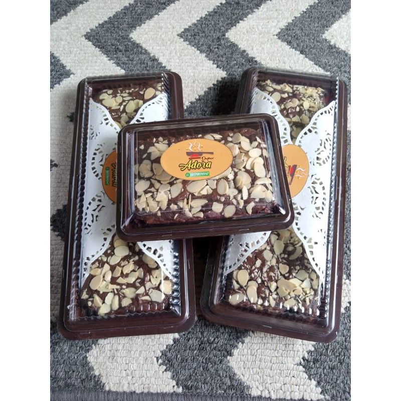 

Brownies Almond Dapoer Adora Rasa Enak Banget