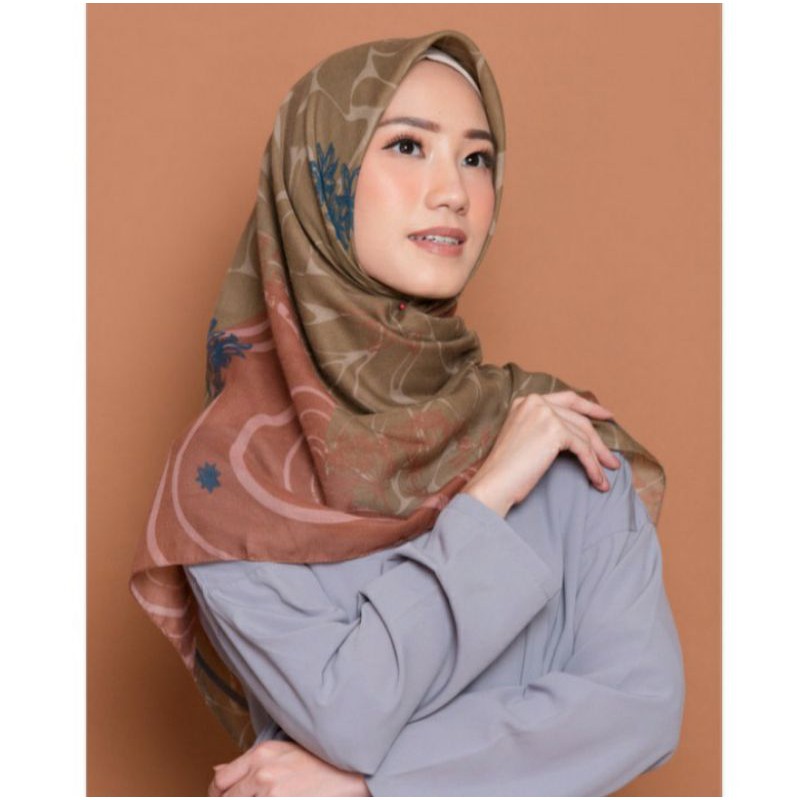 ZM Zaskia Mecca - Maluku Choco Scarf Kerudung Segi Empat Wangi