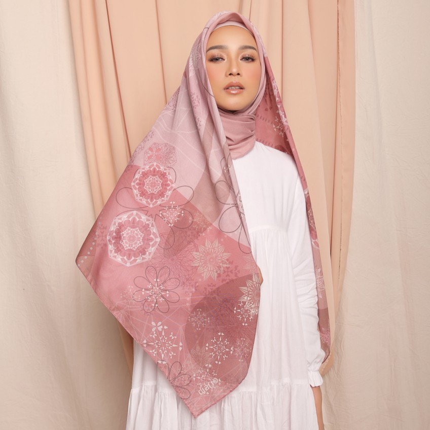Diario - Kerudung Segi Empat Printing Collection-Marrakech Red
