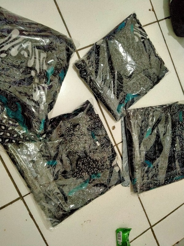 Batik Couple Keluarga Motif Dimensi Abu Sarimbit Batik Asli Pekalongan