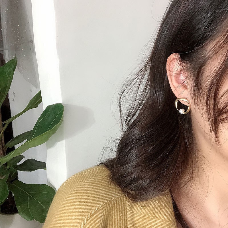 Anting Mutiara Matte Bentuk Geometris Tidak Teratur Bahan Logam Gaya Korea