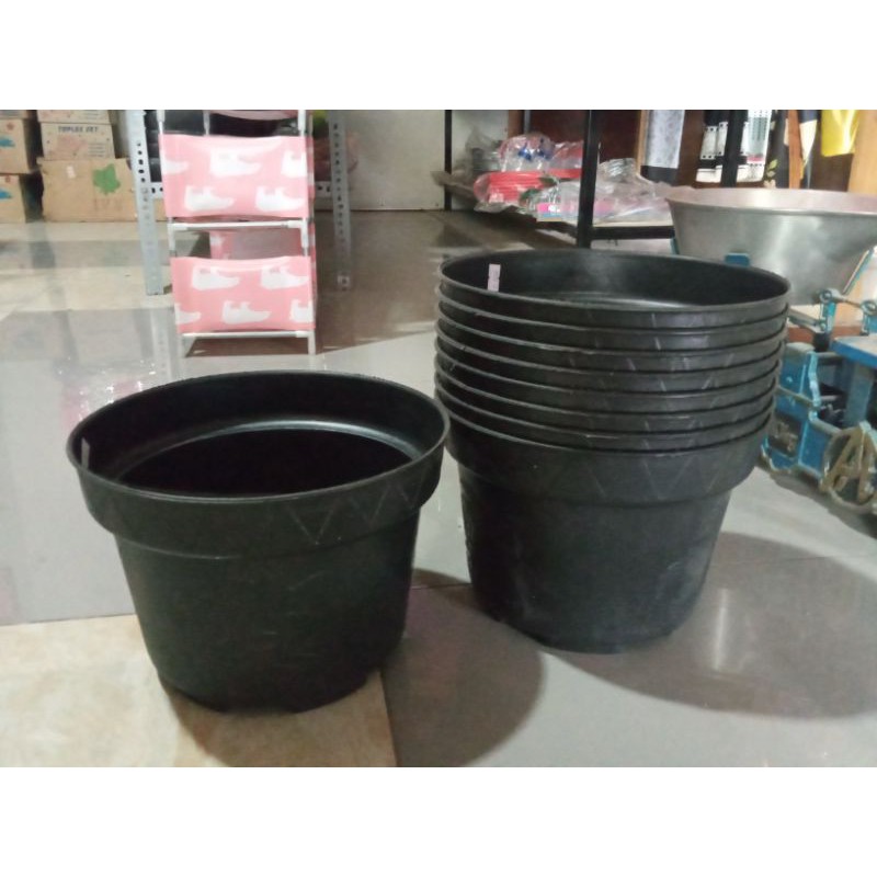 POT BUNGA HITAM 30CM
