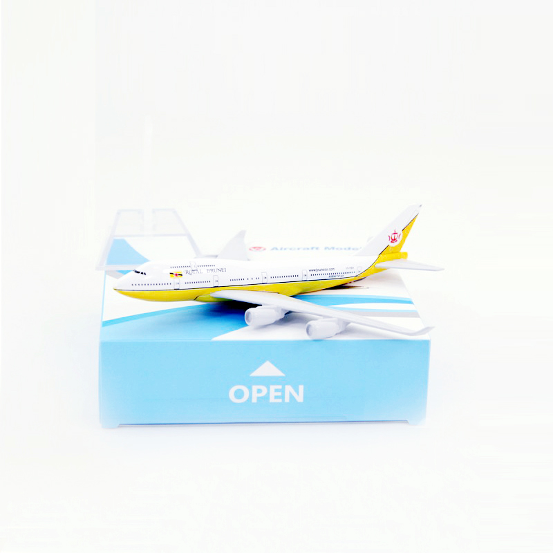 Mainan Model Pesawat Terbang Royal Brunei Boeing 747 B747 Bahan Alloy Die-cast Metal Ukuran 16CM