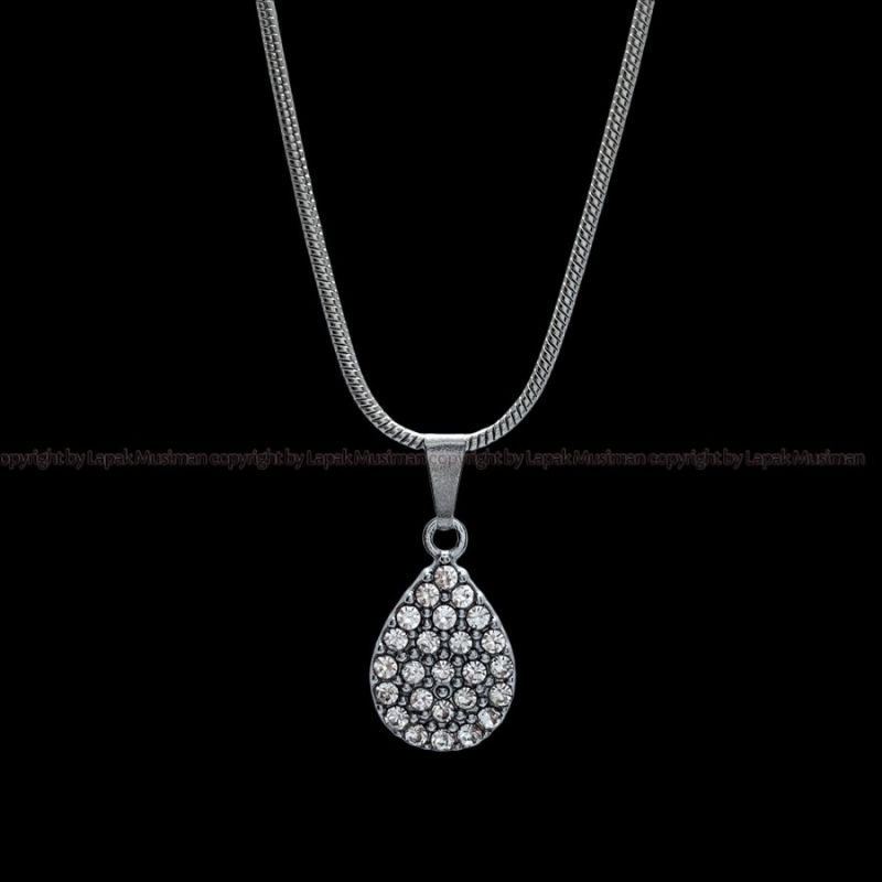 kalung titanium liontin oval kalung wanita