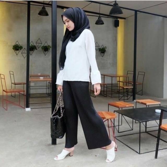 Delonik Kulot Jeans WArna Hitam Terbaru Masa Kini