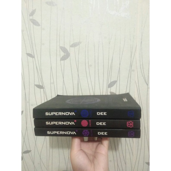 Set Novel Supernova karya Dee Lestari