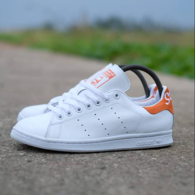 stan smith white orange