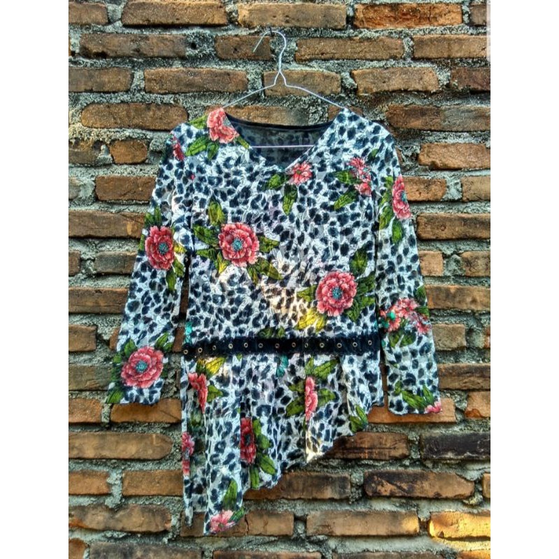 Thrift//blouse lukisan bunga