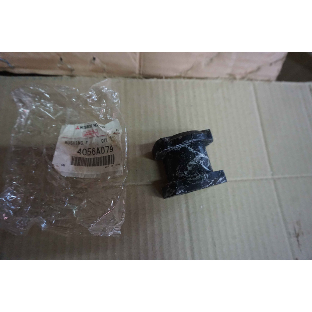 Stabilizer Bushing Karet Stabil Depan Mitsubishi Outlander ASLI KTB!