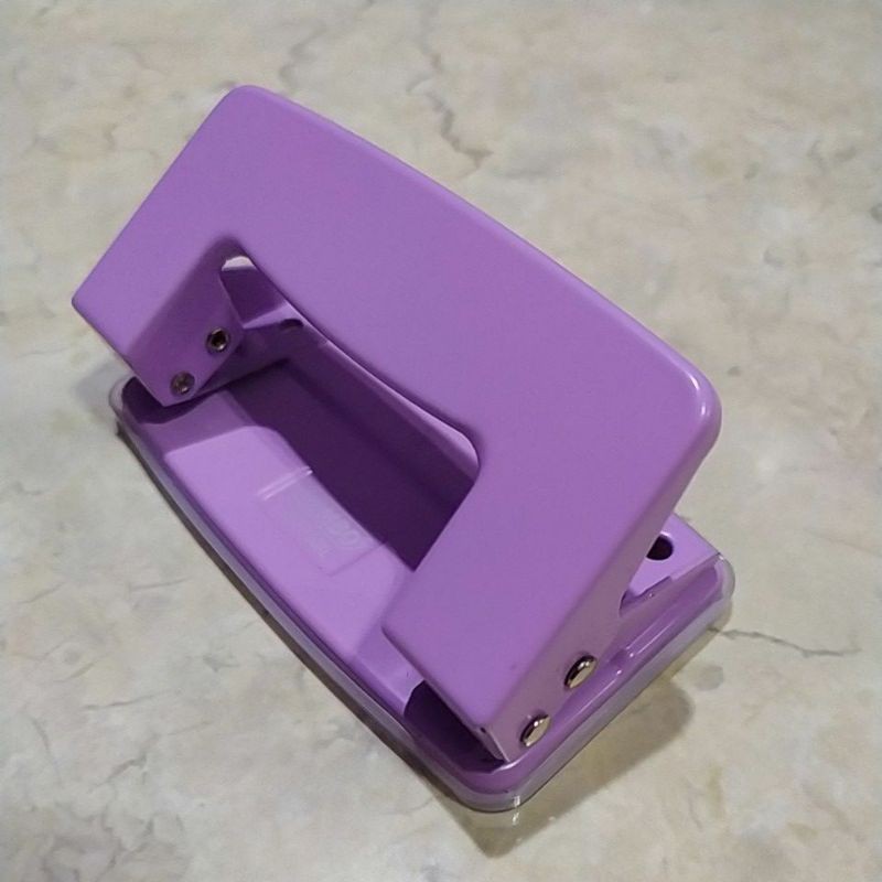 

pembolong kertas