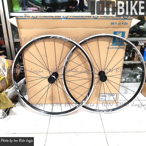 shimano wheelset road bike