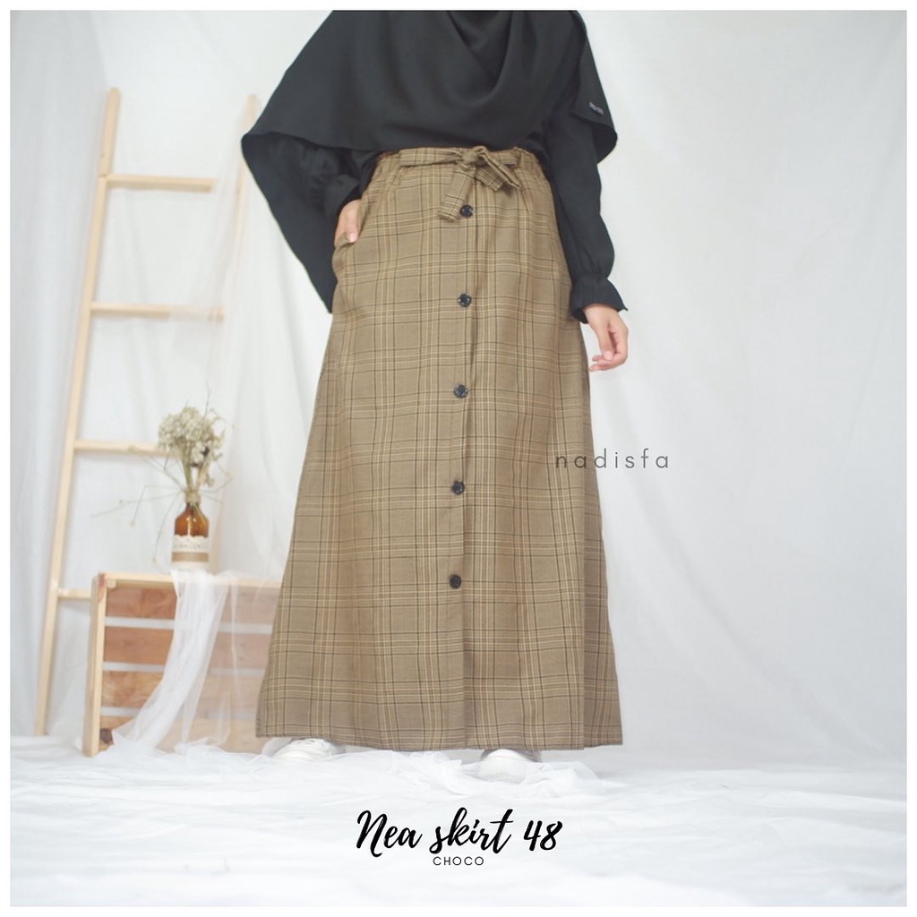 NEA SKIRT ROK BUTTON MOTIF / KOREAN SKIRT / ROK TARTAN-NS 48 choco