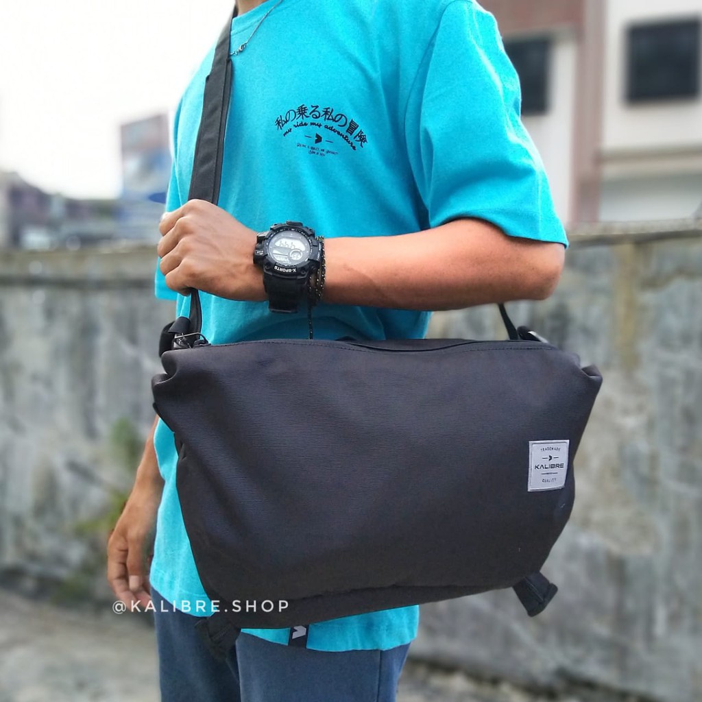 Travel pouch / Tas selempang Memphis Kalibre