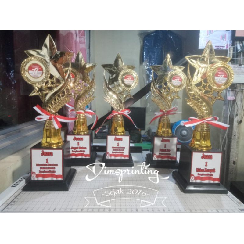 

Aksesoris Piala + Stiker by Dimsprinting