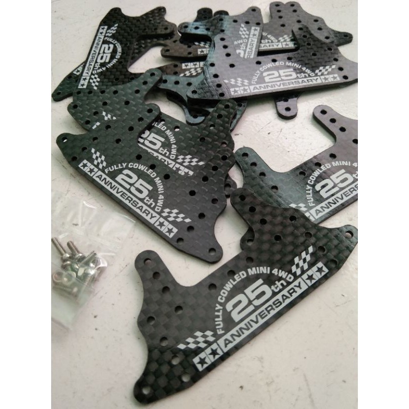 REP TAMIYA CARBON REAR BRAKE STAY 25th 1,5MM