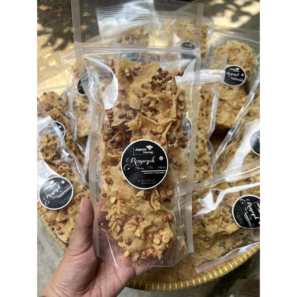 

Rempeyek Kacang
