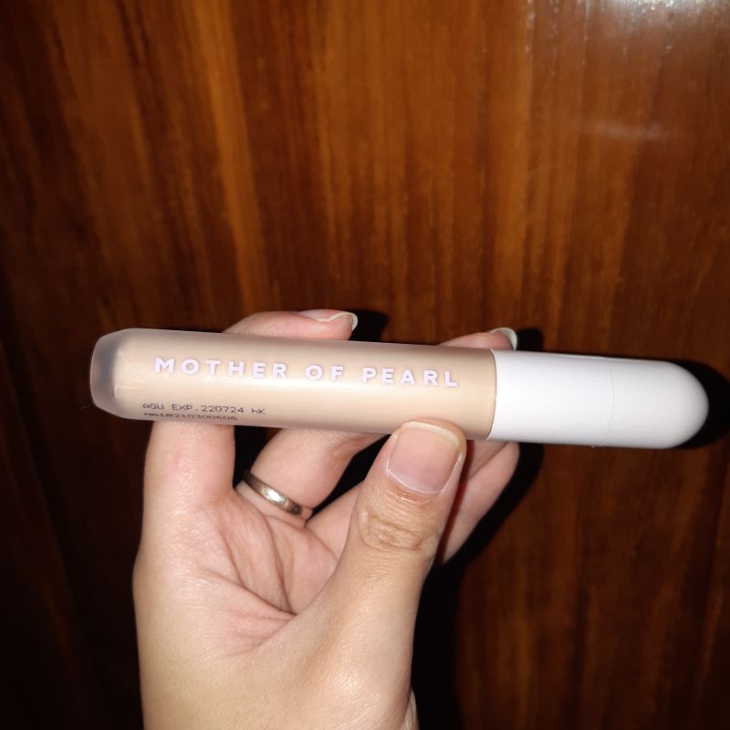 MOTHER OF PEARL (MOP) CONCEALER LC1 (PRELOVED)